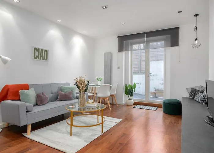 Near Highbury Islington Station With Private Garden
